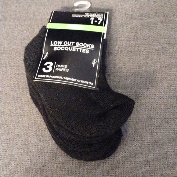 Boys kids Black Low Cut Socks. Fit shoe size 1-7. - Picture 1 of 6